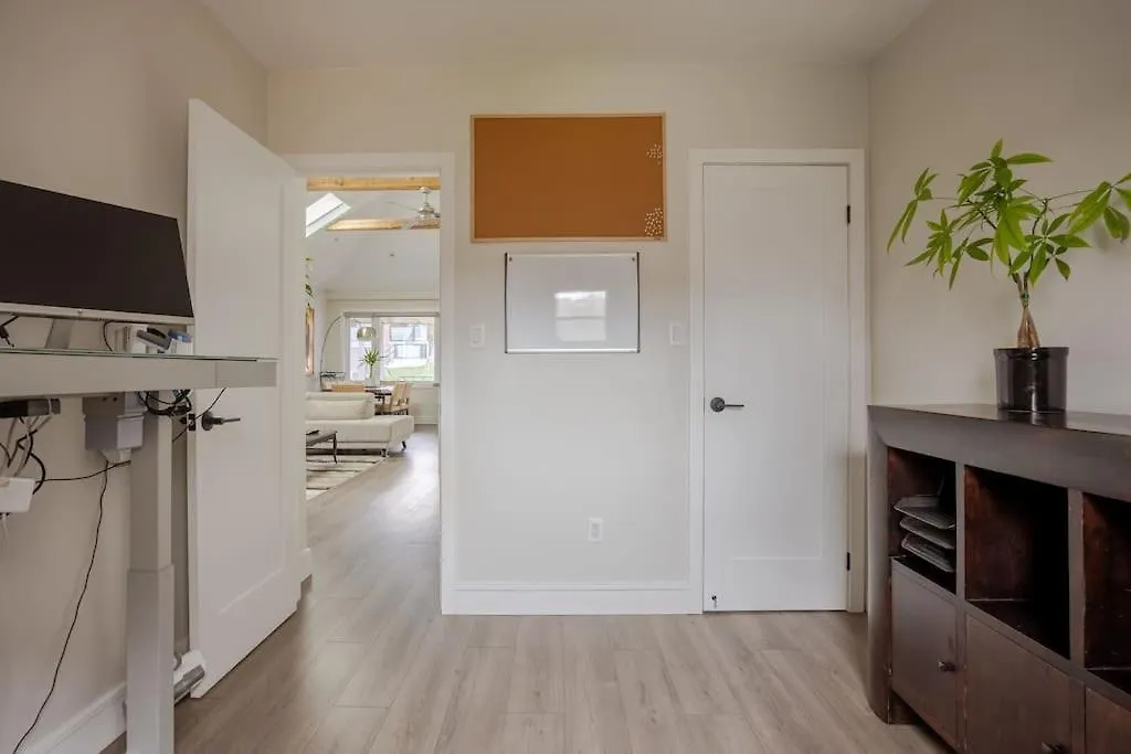 Lonborough Ave Upstairs Apartment Toronto 0*,